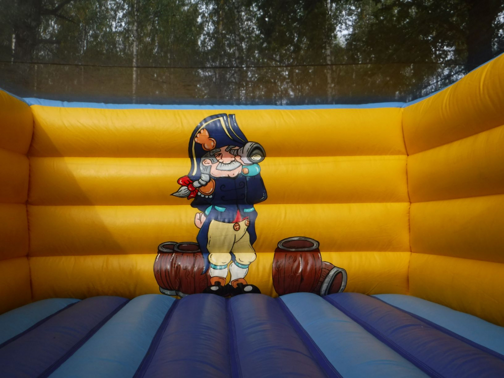 Merirosvo pomppulinna